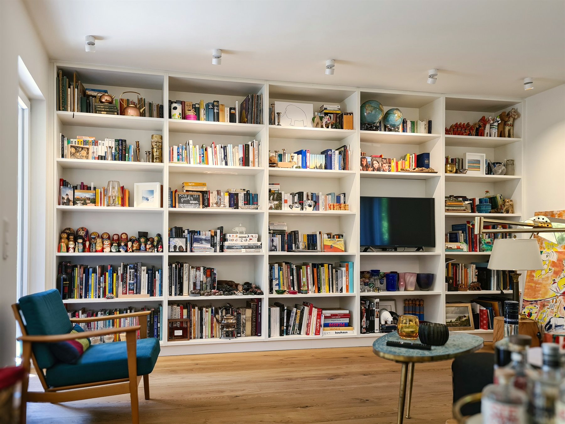 Raumhohe Bücherregalwand nach Maß – Möbel nach Maß aus Essen